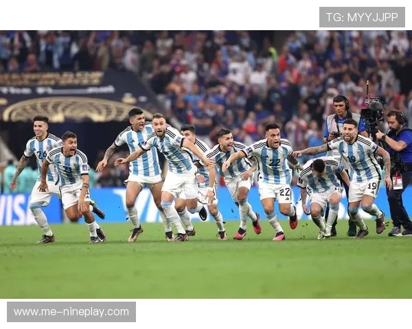 足球明星高清图片素材库合集，涵盖经典瞬间与激情表演，满足各种设计需求