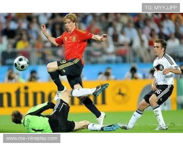 足球球星传奇队：征战绿茵场的英雄们如何铸就辉煌与荣耀