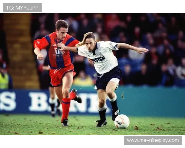 追忆足球传奇球星的荣耀岁月与不朽传奇，回顾他们的辉煌与感动瞬间